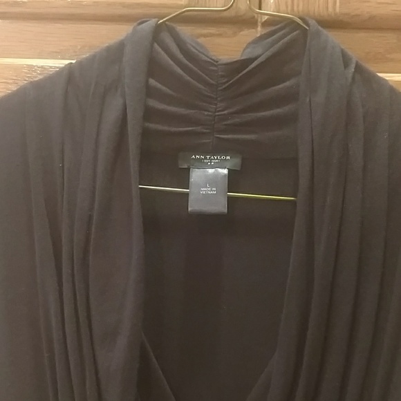 Ann Taylor sleeveless top - Picture 2 of 2